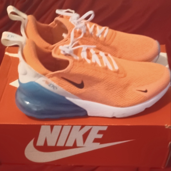 Nike Air Max 270 - Picture 1 of 4